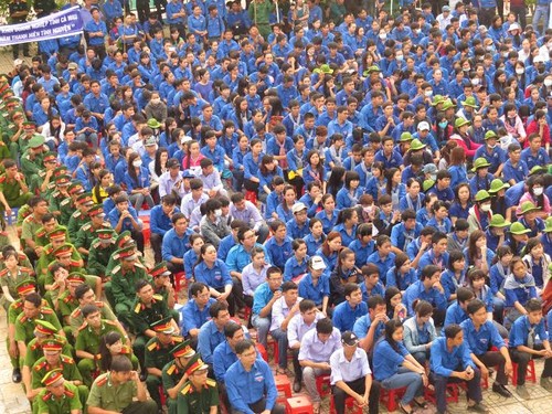 Во Вьетнаме началось добровольное молодежное движение – лето 2014 - ảnh 1